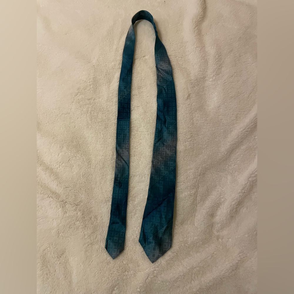 Marc Anthony blue tie
